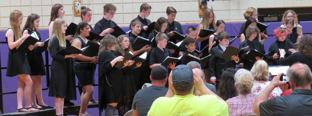 SGI middle school chorus performing.