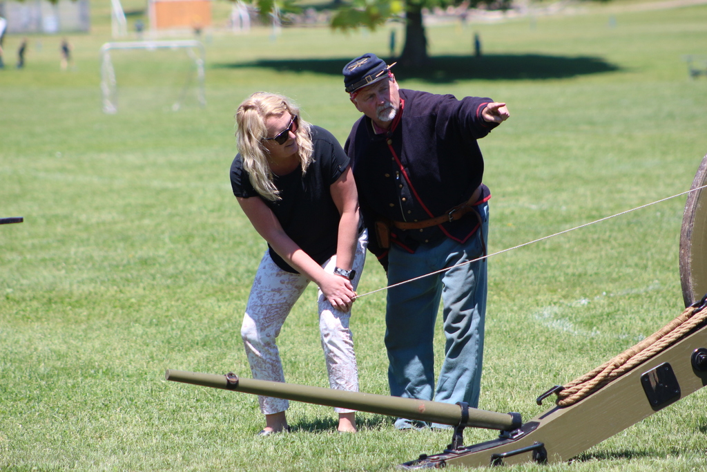 SMS Principal Shanda DuClon and former administrator John Baronich prepare a Civil War canon from firing.